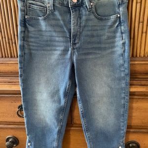 WHITEHOUSE BLACKMARKET DENIM CAPRIS